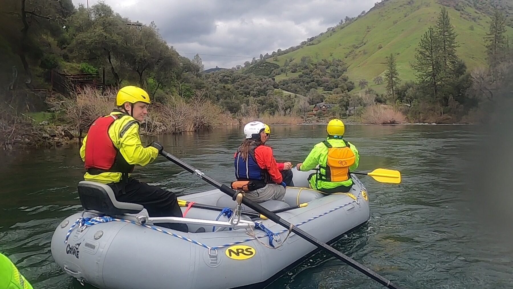 Read more about the article Rowing Whitewater Rafts